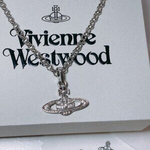 Vivienne Westwood Classic Saturn Orb Necklace Silver